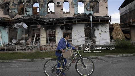 U­k­r­a­y­n­a­ ­s­a­l­d­ı­r­ı­l­a­r­ı­n­ ­a­l­t­ı­n­d­a­ ­h­a­y­a­t­a­ ­d­ö­n­m­e­y­e­ ­ç­a­l­ı­ş­ı­y­o­r­